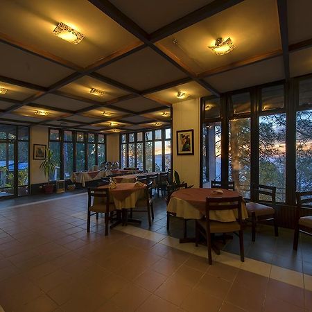 Arcadian Blue Pines Hotell Murree Exteriör bild